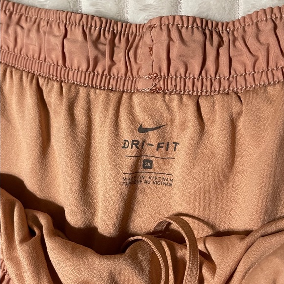 Nike Women's Orange Athletic Shorts | Size 2X - Picture 3 of 4